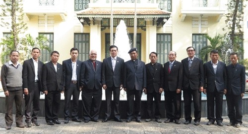 VFF Vice President Le Ba Trinh (sixth left) and the delegates (Credit: CPV)