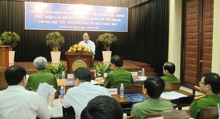 Deputy PM Nguyen Xuan Phuc speaks at the session. (qdnd..vn)