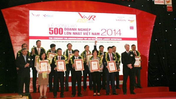 At the ceremony announcing Vietnam’s top 500 largest enterprises in 2014 (2014 VNR500). (Credit: vietnamnet.vn)
