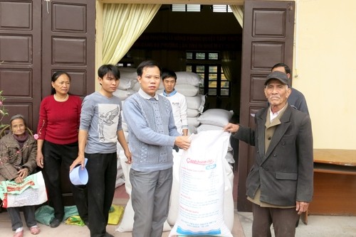 Targeted beneficiaries in Ha Nam province receive supported rice. (Credit: hanam.gov.vn)