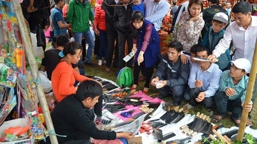 A stand selling knives at Vieng market in Nam Dinh province