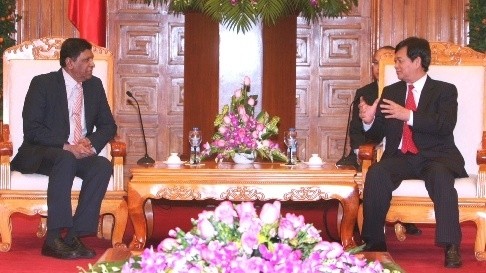 PM Nguyen Tan Dung receives outgoing Sri Lankan Ambassador Ivan Amarasinghe in Hanoi on February 26. (Credit: VGP)