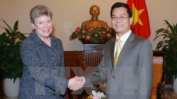 Deputy Foreign Minister Ha Kim Ngoc and Rose Gottemoeller, Under Secretary of State for Arms Control and International Security for the US State Department