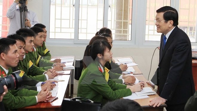 President Sang visits a class at the People's Police Academy (photo: VNA)