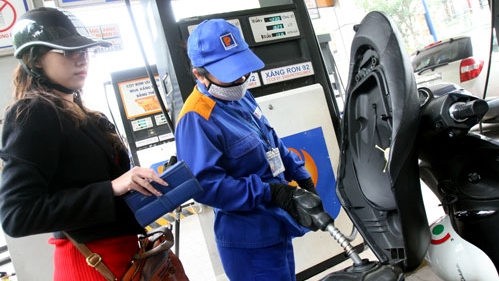 Domestic petrol prices shoot up by over VND1,600 per litre