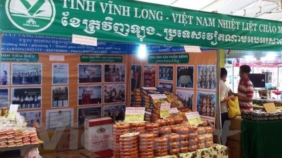 Vinh Long province’s booth at the Kampong Speu trade fair (Credit: VNA)