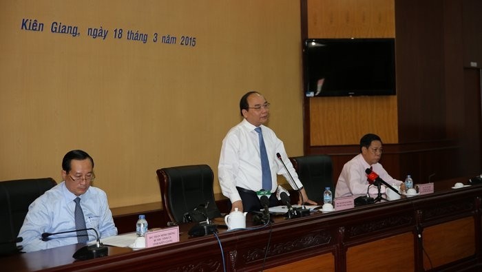 Deputy Prime Minister Nguyen Xuan Phuc speaking at the working session in Kien Giang
