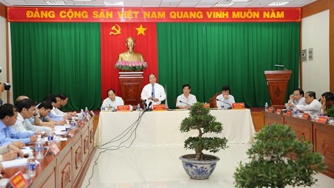 Deputy PM Nguyen Xuan Phuc during a meeting with three steering committees for Vietnam's poorest regions