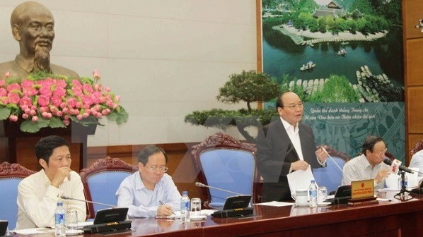 Deputy Prime Minister Nguyen Xuan Phuc speaks at the meeting in Hanoi on April 23. (Credit: VNA)
