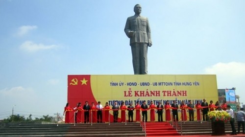 The statue of former General Secretary Nguyen Van Linh