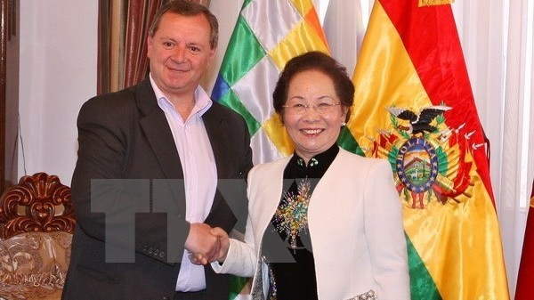 Vice President Nguyen Thi Doan meets with President of the Bolivian Senate Jose Alberto Gonzalez.