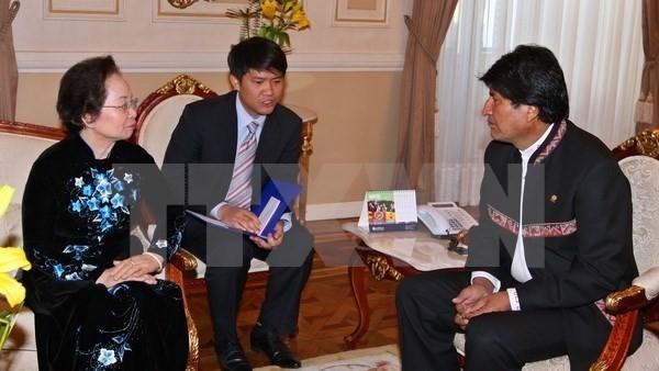Bolivian President Evo Morales receives Vietnamese Vice President Nguyen Thi Doan in La Paz on May 19.