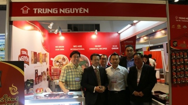 Vietnam Ambassador to the Philippines Truong Trieu Duong visits the booth of Trung Nguyen Coffee at the IFEX 2015.  