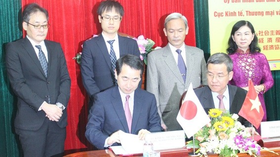 Leaders of Dong Nai and Japan's Kansai region sign an economic cooperation framework.