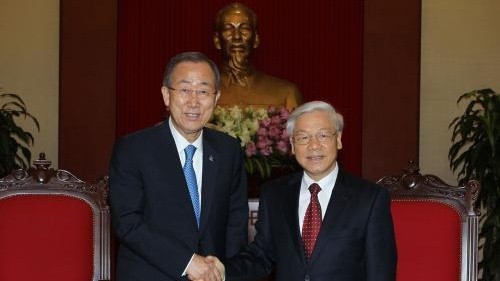 United Nations Secretary-General Ban Ki-moon (L) and Party General Secretary Nguyen Phu Trong (R)