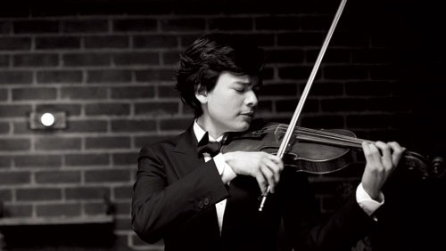 US violinist Stefan Jackiw will perform at the 19th Hennessy Concert.