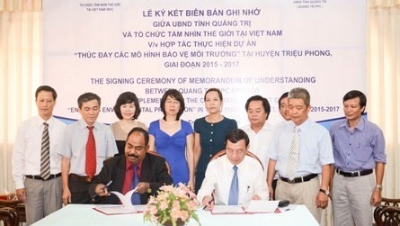 Quang Tri provincial People’s Committee and World Vision International sign the MoU. (Image credit: baoquangtri.vn) 