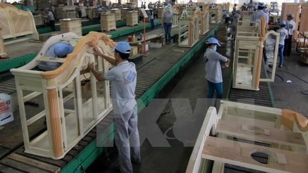 Assembly line of exported woodwork products. (Photo: VNA)