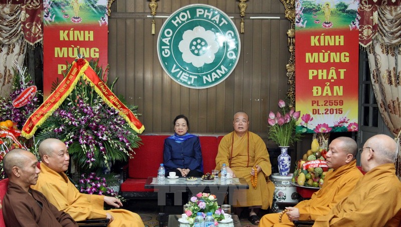 Head of the Party Central Committee’s Commission for Mass Mobilisation Ha Thi Khiet at the meeting with Buddhist dignitaries and monks on May 25.