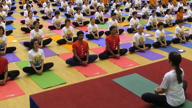 More than 500 people attend a 30-minute yoga demonstration at the ceremony