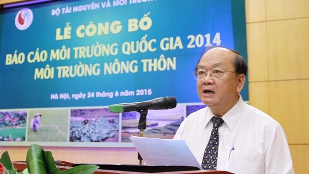 Bui Cach Tuyen, Deputy Minister of MoNRE speaks at a ceremony announcing the National Environment Report 2014. (Credit: baotainguyenmoitruong.vn)