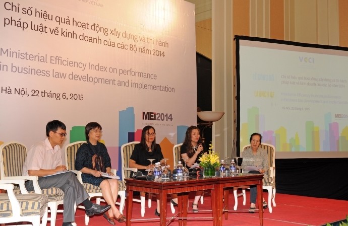 Delegates discuss MEI 2014 at the event.
