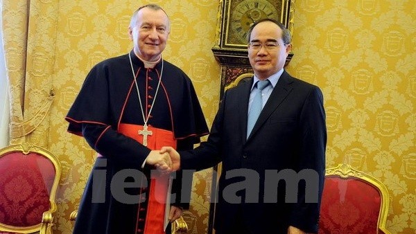 VFF Chairman Nguyen Thien Nhan and Vatican’s Secretary of State Cardinal Pietro Parolin (Credit: VNA)