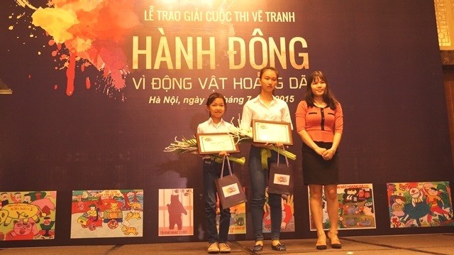 The two first prize winners, Nguyen Thi Tuyet Nhi (left) and Vo Thi Thao Hien (Image: Nghiem Trung)