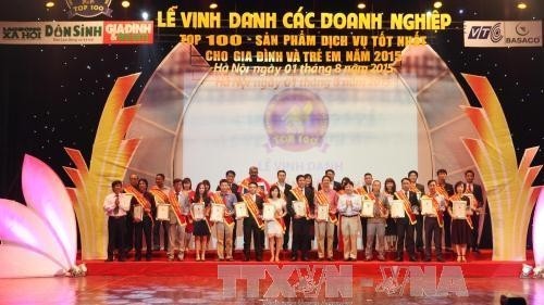 Vietnam’s top 100 products and services for families and children honoured (Photo: VNA)