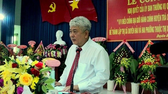 Chairman of Tra Vinh provincial People's Committee Dong Van Lam speaks at the ceremony officially establishing Duyen Hai town. (Image credit: travinh.gov.vn)