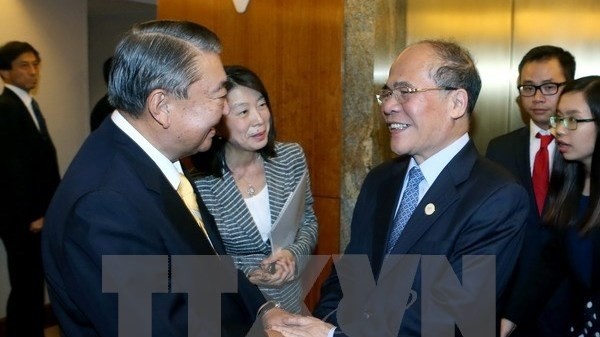 NA Chairman Nguyen Sinh Hung and Speaker of the House of Representatives of Japan Tadamori Oshima