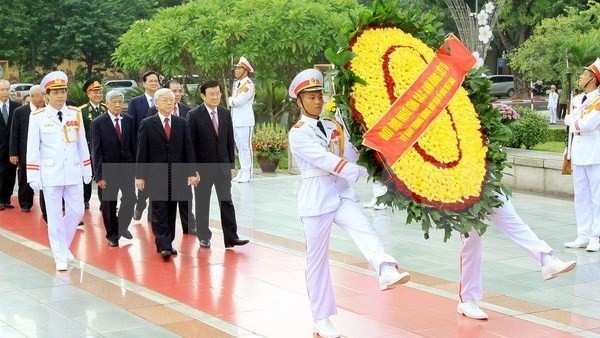 Party and State leaders laid a wreath in tribute to fallen soldiers on September 1. (Credit: VNA)