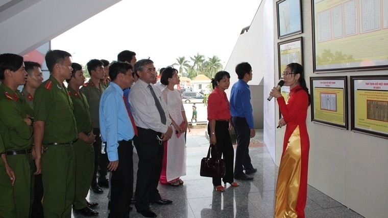 At the exhibition (Photo: mic.gov.vn)