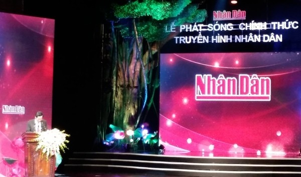 Nhan Dan Editor-in-Chief Thuan Huu addressing the ceremony