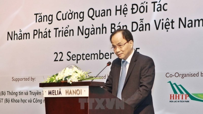 Vice Chairman of the Government Office Le Manh Ha speaks at the conference.