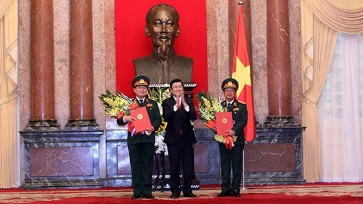 President Truong Tan Sang (middle) with General Ngo Xuan Lich (left) and General Do Ba Ty (right) (Credit: mod.gov.vn)