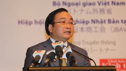 Deputy PM Hoang Trung Hai speaks at the forum (photo: VGP)