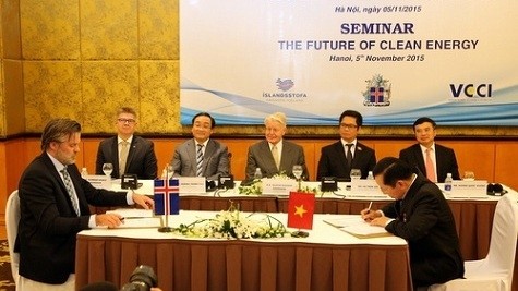 The signing ceremony for the co-operation between Vietnamese and Icelandic enterprises and partners (Credit: baotainguyenmoitruong.vn)