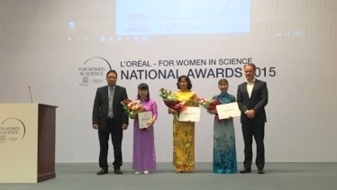 Three winners of the L’Oreal For Women in Science - National Awards at the ceremony 