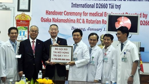 Da Nang Hospital receives the otolaryngologist equipment from the Japan’s Osaka Nakanoshima Rc & Rotarian Rorary International D2660 