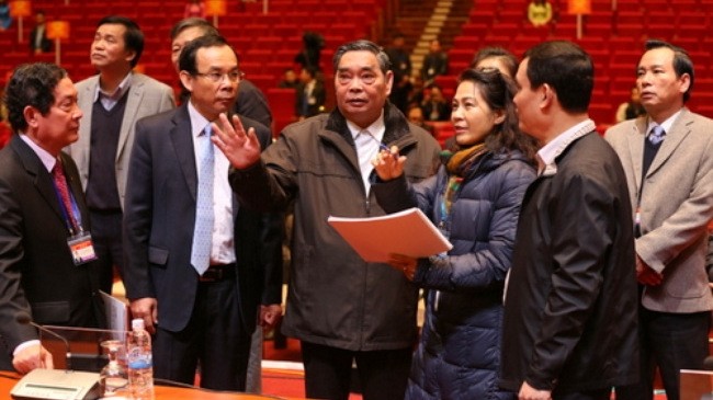Politburo member Le Hong Anh (central) inspects the site to be used for congress (Credit: VGP)
