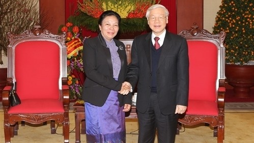 Party General Secretary Nguyen Phu Trong receives a special envoy of Lao Party General Secretary Bounhang Volachith led by head of the Lao Party Central Committee’s Commission for External Relations Sounthone Sayachak in Hanoi on January 29. (Credit: VNA)