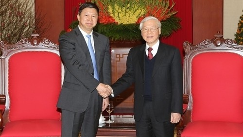 Party General Secretary Nguyen Phu Trong welcomes a special envoy of the Chinese Party General Secretary and President Xi Jinping led by head of the Chinese Party Central Committee’s International Liaison Department Song Tao in Hanoi on January 29. (Credit: VNA) 