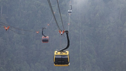 The Fansipan cable car system is expected to attract more tourists to Sapa and promote the potential economic advantages of Lao Cai province. (Credit: VGP)