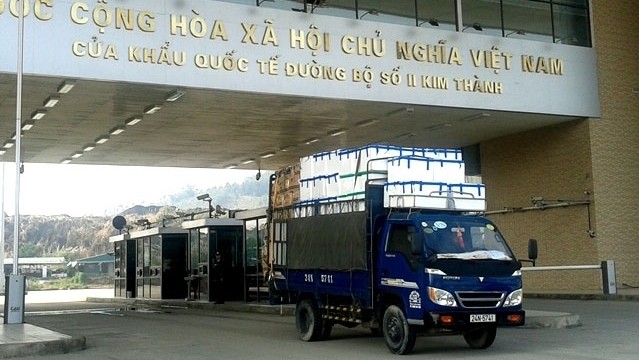 The first batches of goods of the New Year was shipped abroad through the Lao Cai international border gate. (Credit: NDO)