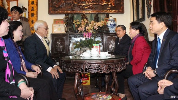 NA Vice Chairwoman Nguyen Thi Kim Ngan visits family of Nguyen Duc Du in Phuc Tho district