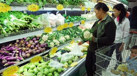 Food prices this month witnessed an increase of 3.34%, especially vegetables due to the prolonged cold weather in late January. (Photo: hanoimoi.com.vn)
