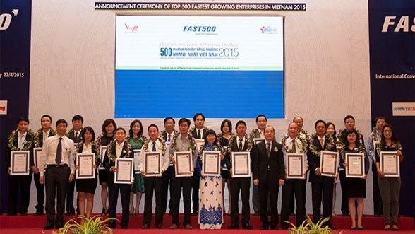 Top 500 fastest growing companies in Vietnam in 2016 were announced at a ceremony held on February 24. (Credit: enternews.vn)