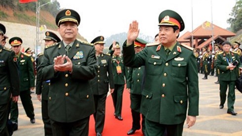 Vietnamese Defence Minister Phung Quang Thanh (right) and delegates were warmly welcomed in China. (Credit: VOV)
