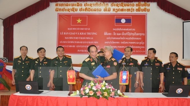 Vietnam hands over defence e-portal to Laos